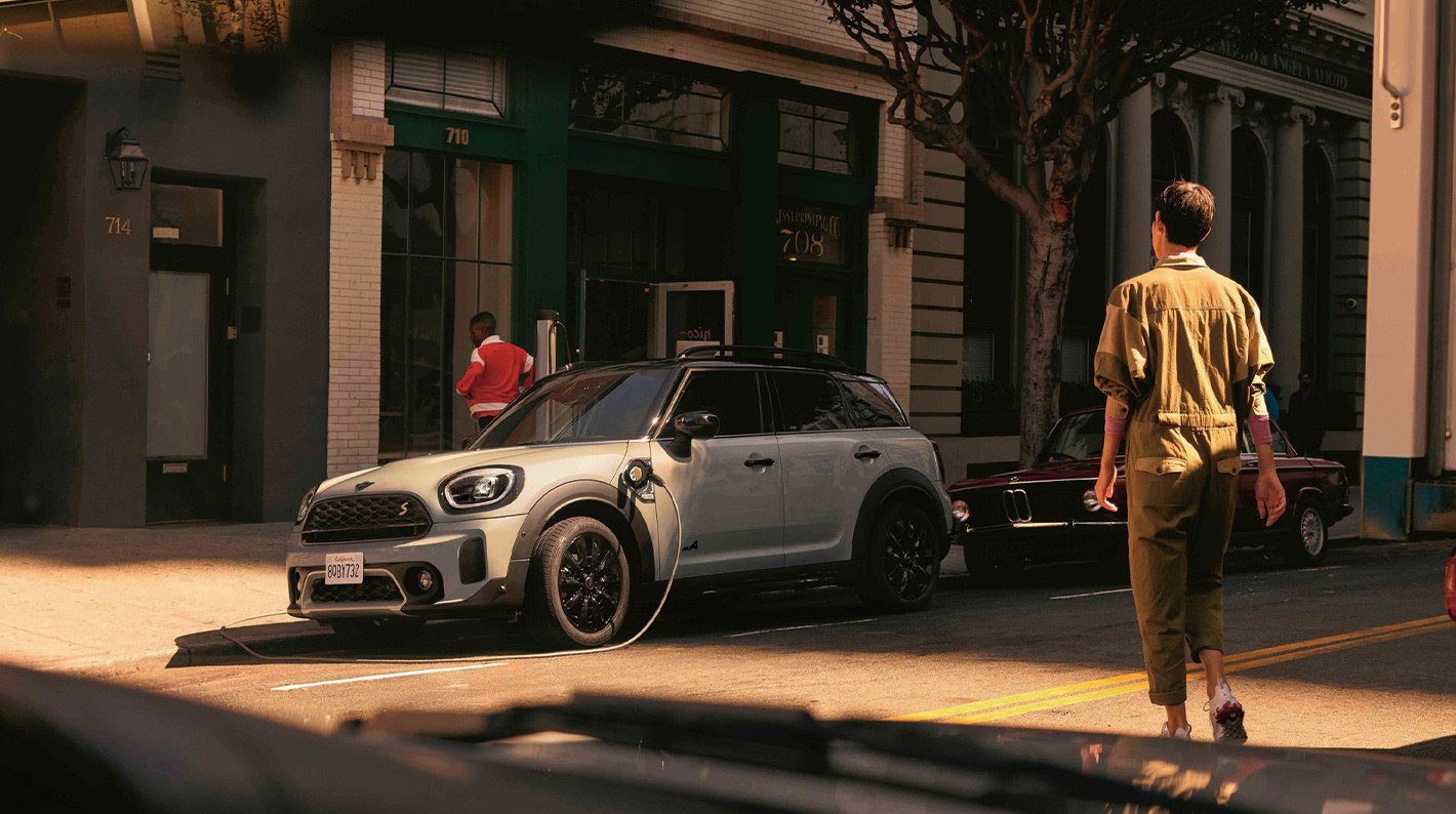 MINI CHARGING. MINI CHARGING.